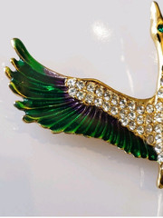 Vtg Giovanni Signed Stork Bird in Flight Gold Plated Enamel Clear Crystal Brooch