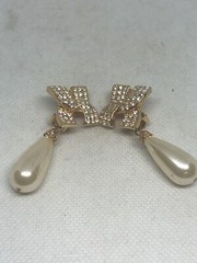 VTG KJL KENNETH LANE CLEAR RHINESTONE LONG FAUX PEARL DANGLE EARRINGS & NECKLACE