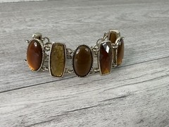 Vintage Unbranded 1960/70’s Faux Amber Gold Tone Bracelet