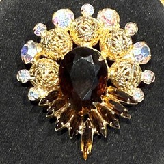 JULIANA D&E BOOK PIECE Ref #3838 Gold Tone Ball Pear Rhinestone Vintage Brooch