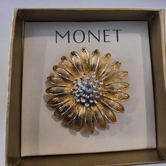 Vintage Gold Daisy Brooch Rhinestone Center0 Floral Pin With Box
