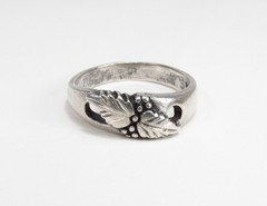 Vintage 1990s Wheeler Mfg. Co. USA Sterling Silver Grape Leaves Band Ring Sz 8