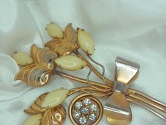 HUGE 3D Gold Plate Yellow Art Glass Flower Brooch Vintage 40’s 195JN0